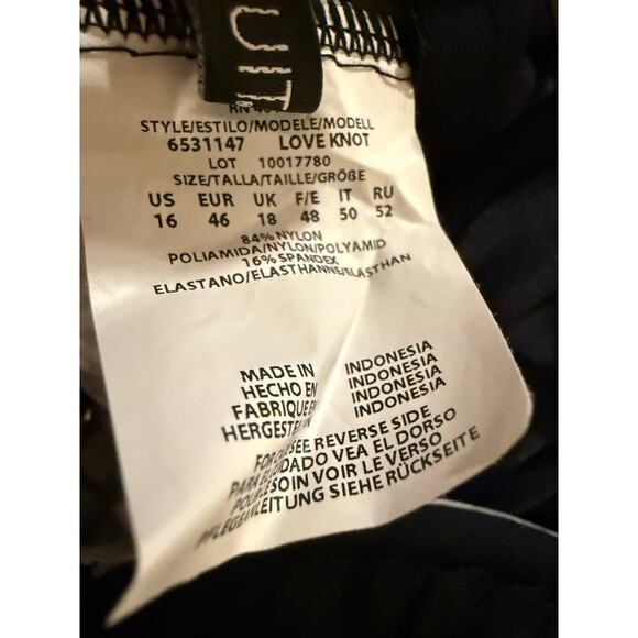 Miraclesuit Labyrinth Knot Tankini Top Black White Ikat Print Women Size 16 Swim - Picture 7 of 8